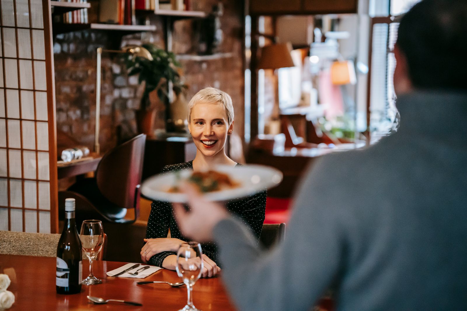 Words That Make People Hungry: The Psychology of Menu Descriptions